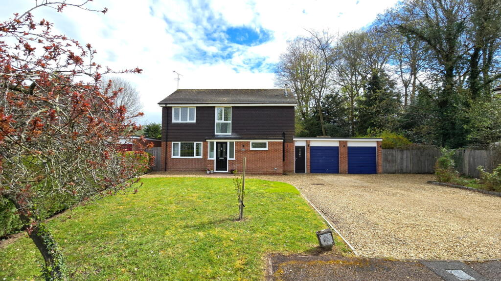 4-bed detached on Greenacres, Woolton Hill, Newbury, RG20 9TA, £585,000