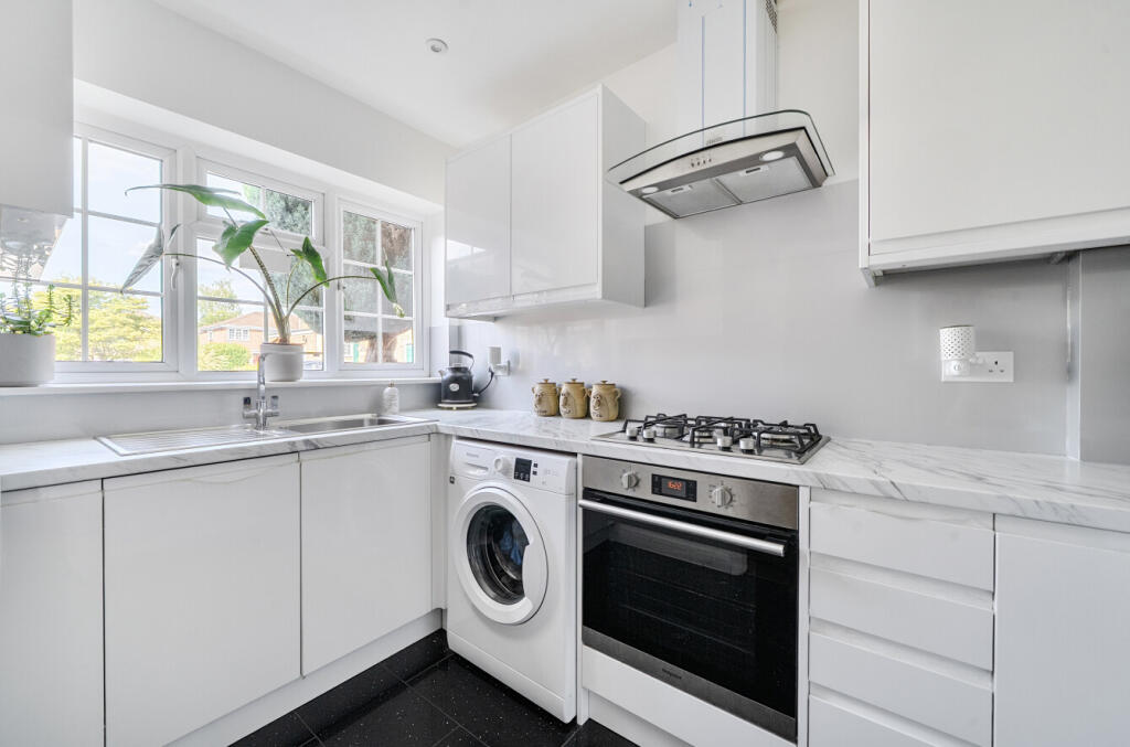 McCarthy Way, Finchampstead, Wokingham photo 2