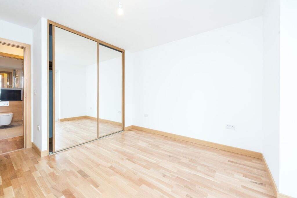 Apartment in Southend-on-Sea, Essex - View 5
