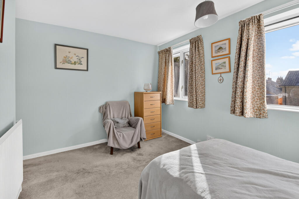 House in Bracknell, Bullbrook, Easthampstead - View 5