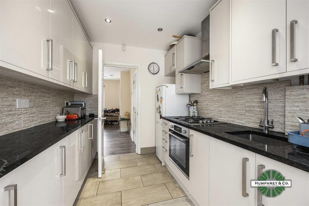 House in London, Lower Clapton, Clapton - More