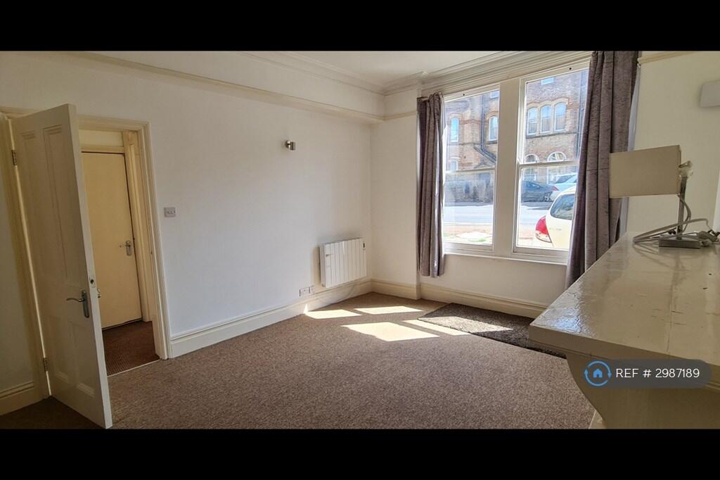 Apartment in Taunton, Wilton - More