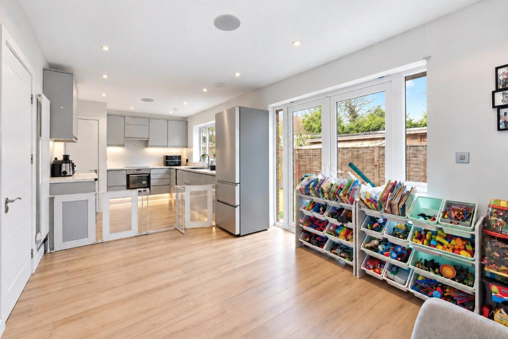 House in Twickenham - View 4