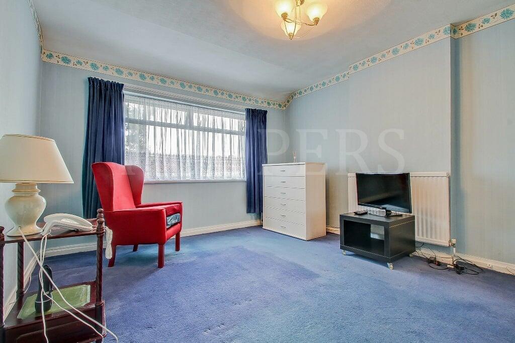 Review Road, London, NW2 photo 4
