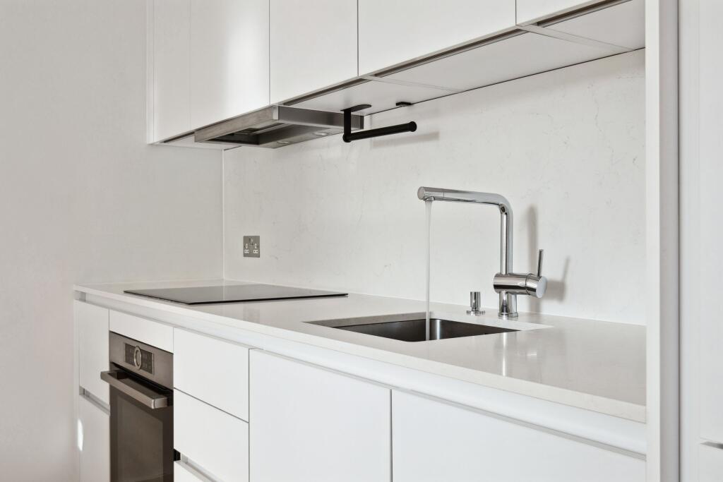 Main image of property: 19 Avenue House Allitsen Road