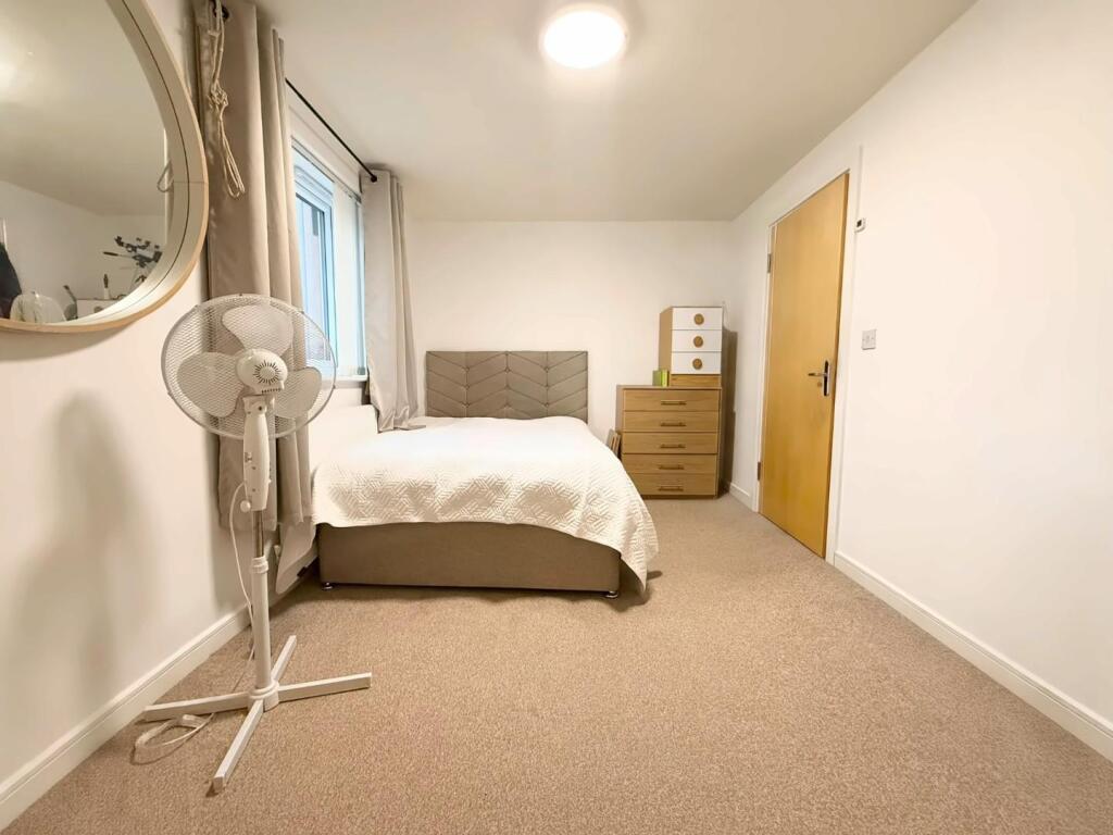 Apartment in Northampton - View 5