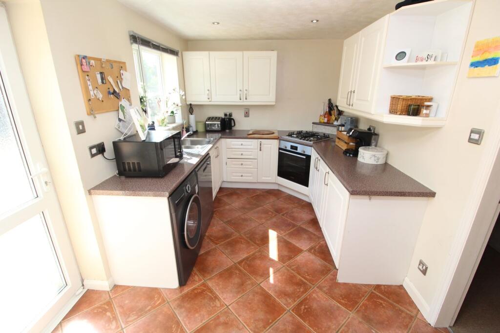 House in Whetstone - More