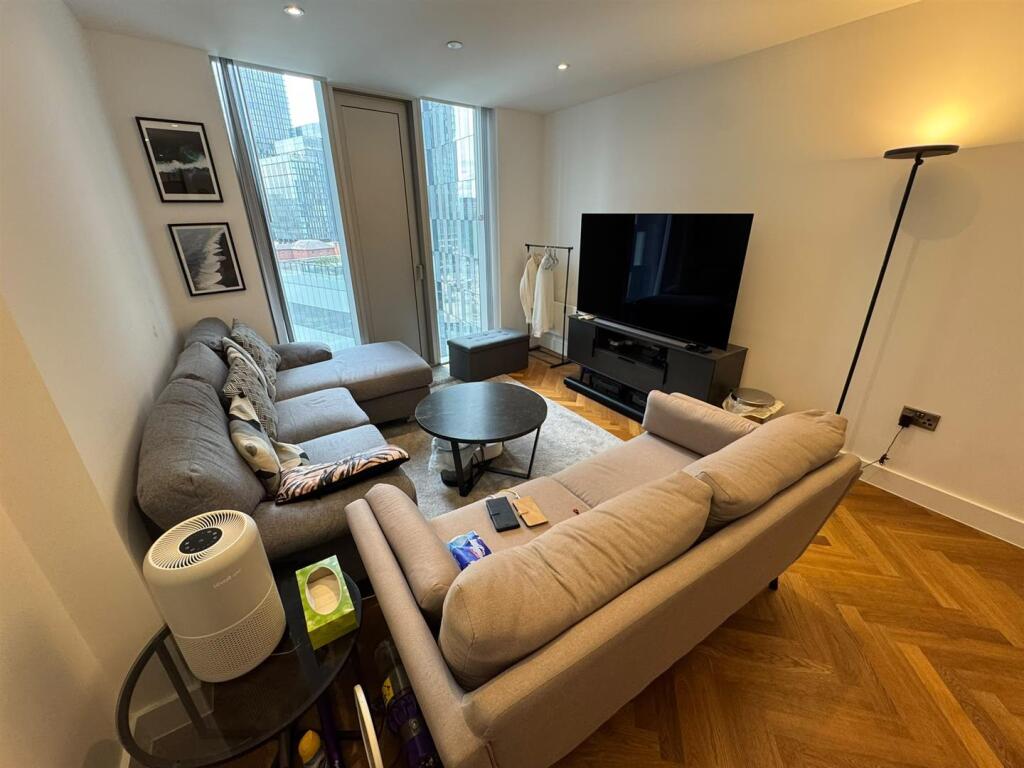 Apartment in Manchester, City Centre - View 3