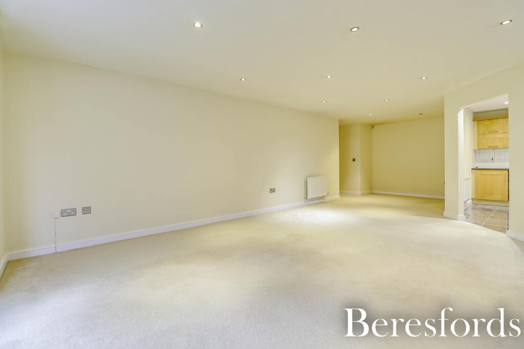 Sawyers Grove, Brentwood, CM15 photo 4