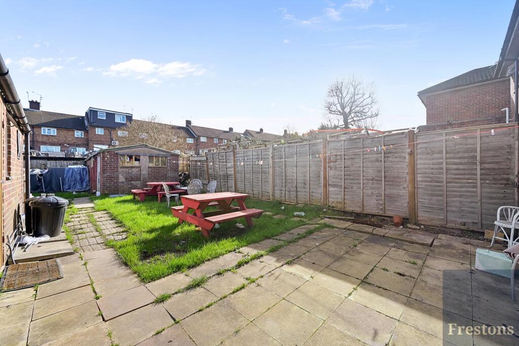 Thornbury Gardens, Borehamwood, WD6 photo 3
