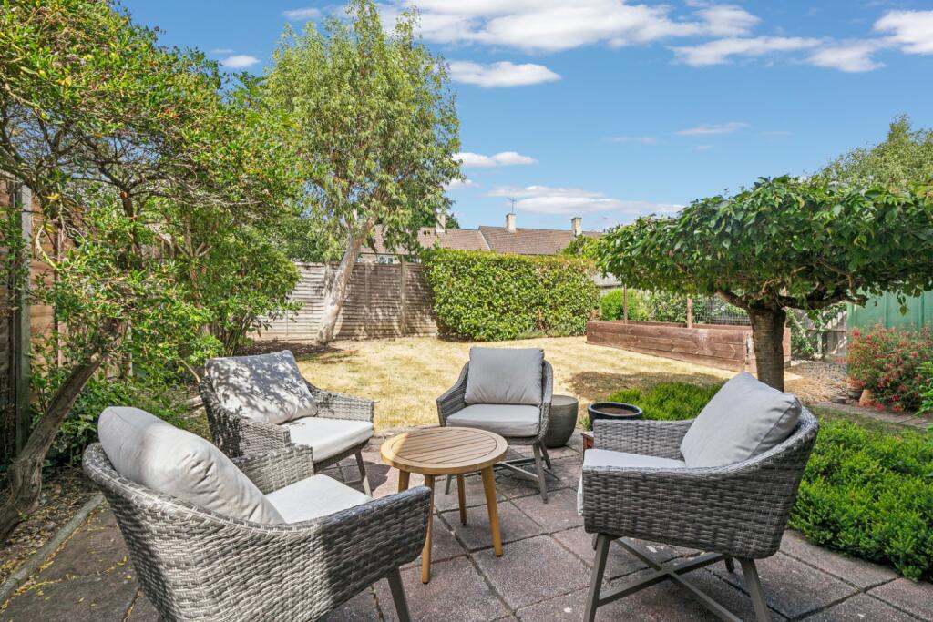 House in Welwyn Hatfield, Hertfordshire - View 4