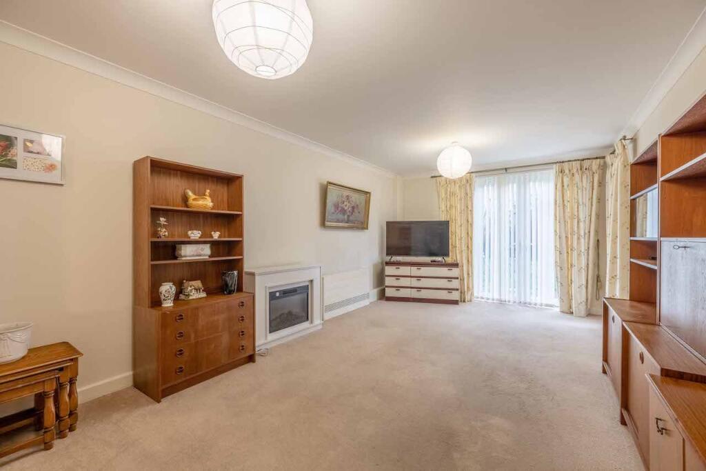 Forest Close, Wexham, Slough, SL2 photo 3