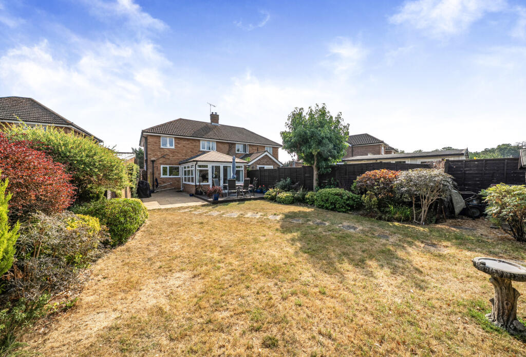House in Tandridge, Bridgeham, Burstow - View 5