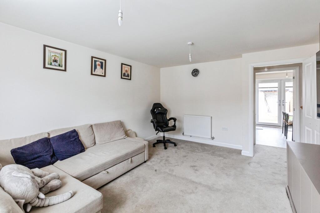 House in Northampton, Wellingborough - View 2