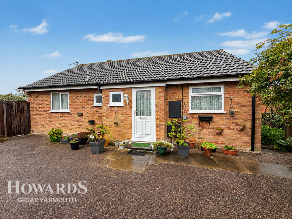 3-bed detached on Covent Garden Road, Caister-on-Sea, £240,000