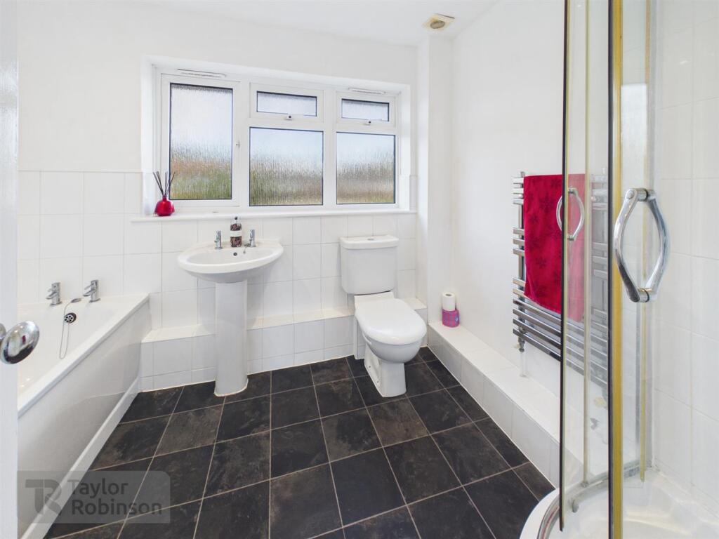 Apartment in Crawley, West Sussex - View 5