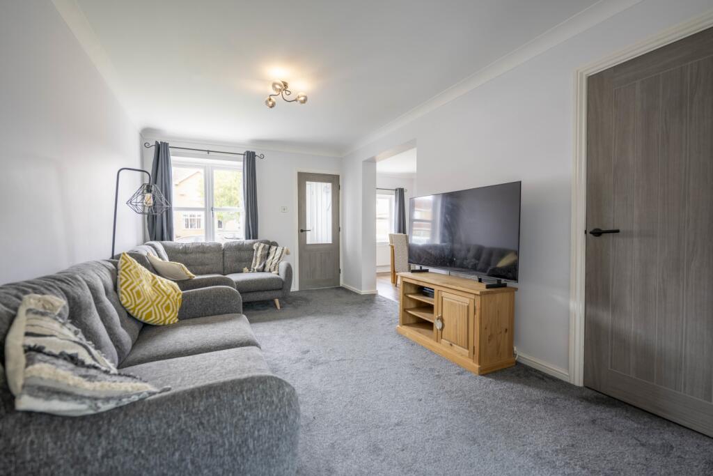 Rodney Close, Brotton, Saltburn-by-the-Sea, TS12 2GB photo 2