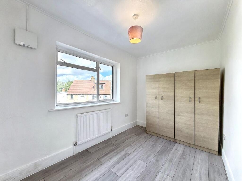 Apartment in London, Kingsbury - More