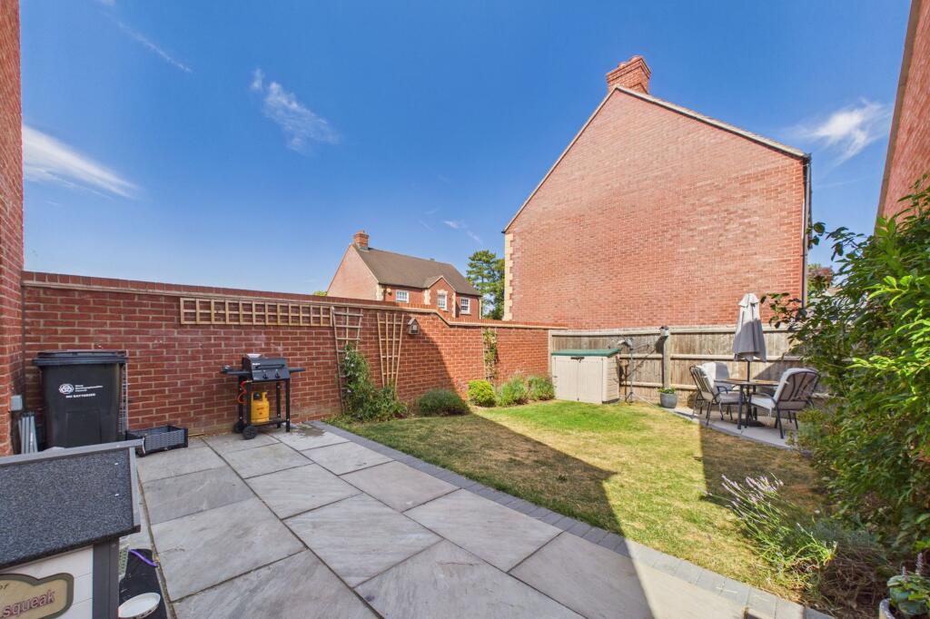 House in Towcester, West Northamptonshire - View 3