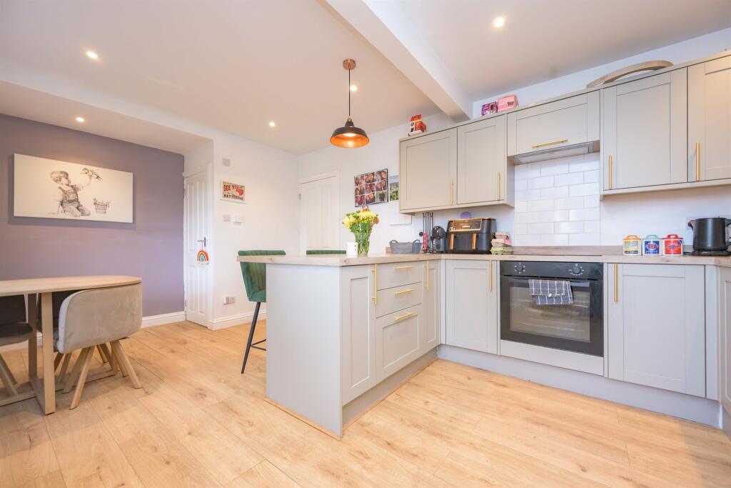 House in Kettering, Avondale - View 3