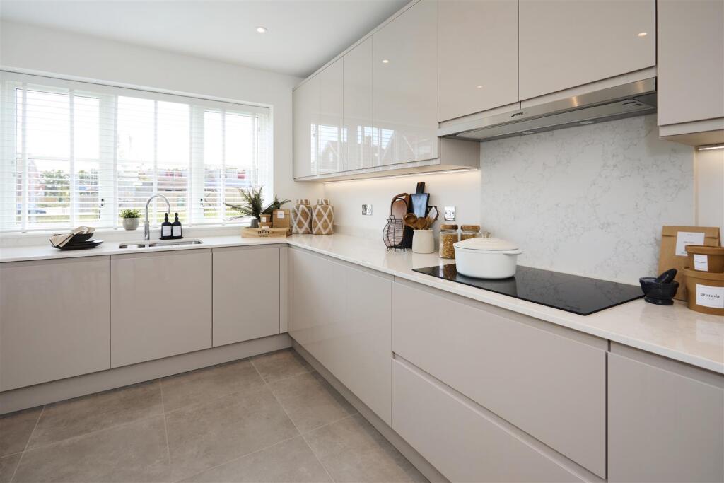 House in Chichester, Lavant - More