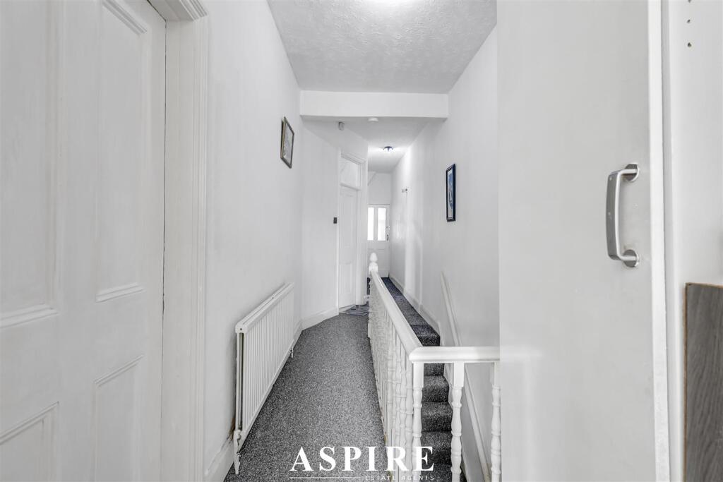 Apartment in Southend-on-Sea - View 5
