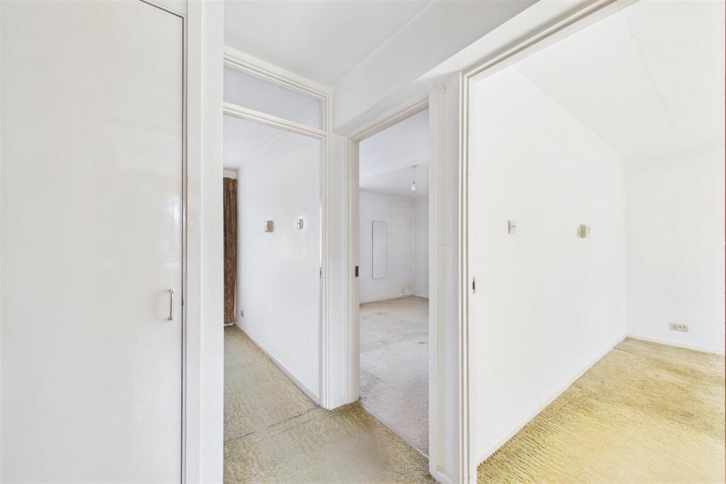 Apartment in Bristol, Winterbourne - View 4