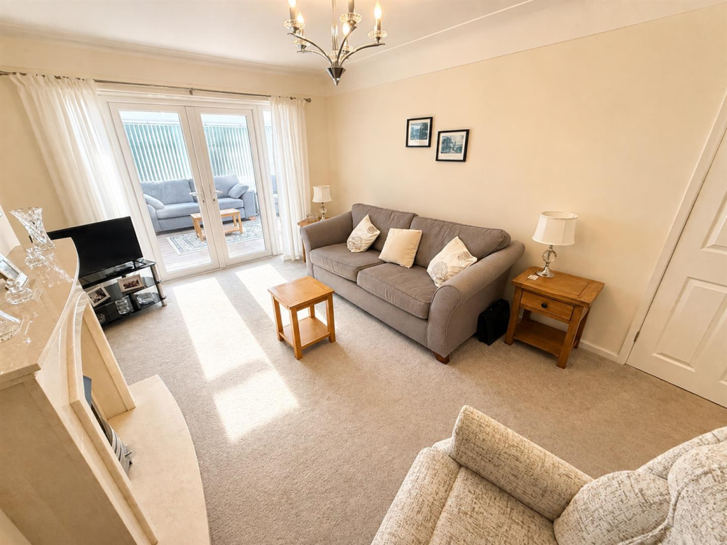 House in Pensby, Liverpool City Region - View 3