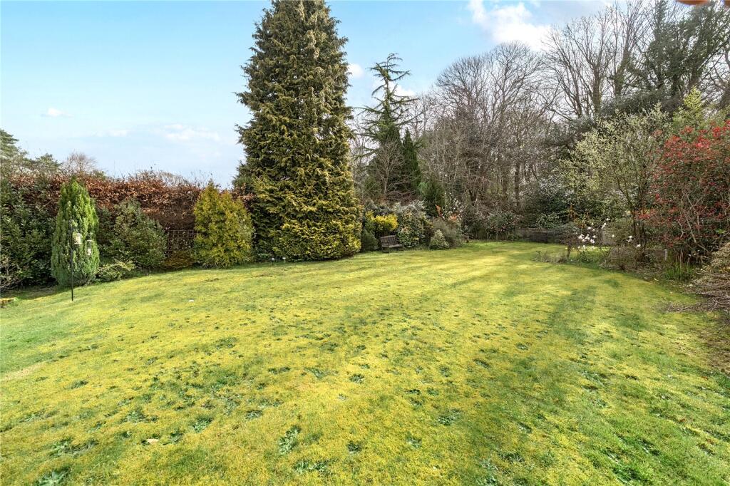 Churchill Crescent, Headley, Hampshire, GU35 photo 4