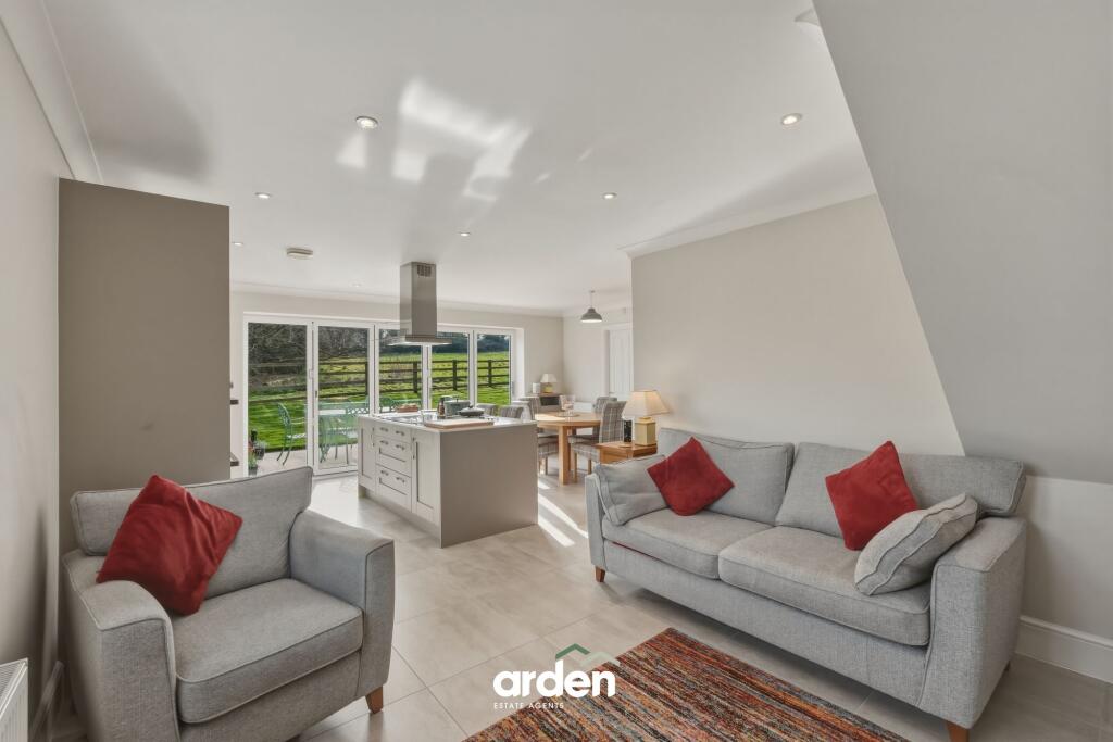 House in Worcester - View 4