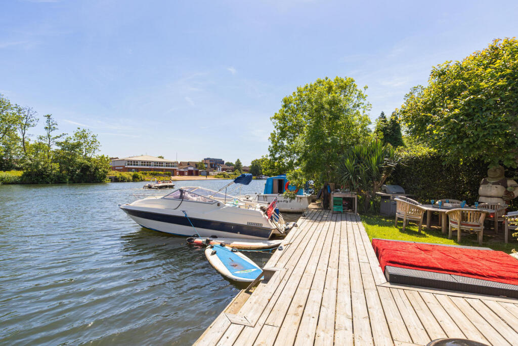 Main image of property: Wheatleys Eyot, Sunbury-on-thames, TW16