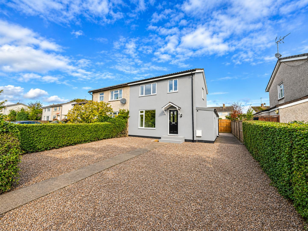 3-bed semi-detached on Welland Vale Road, Corby, £229,995
