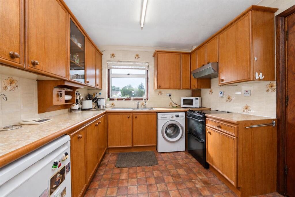 Orchard Drive, Cassiobury photo 4