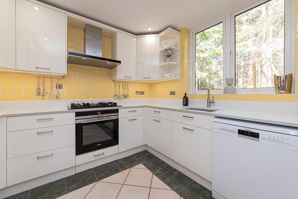 House in Surrey Heath, Windlesham - View 5