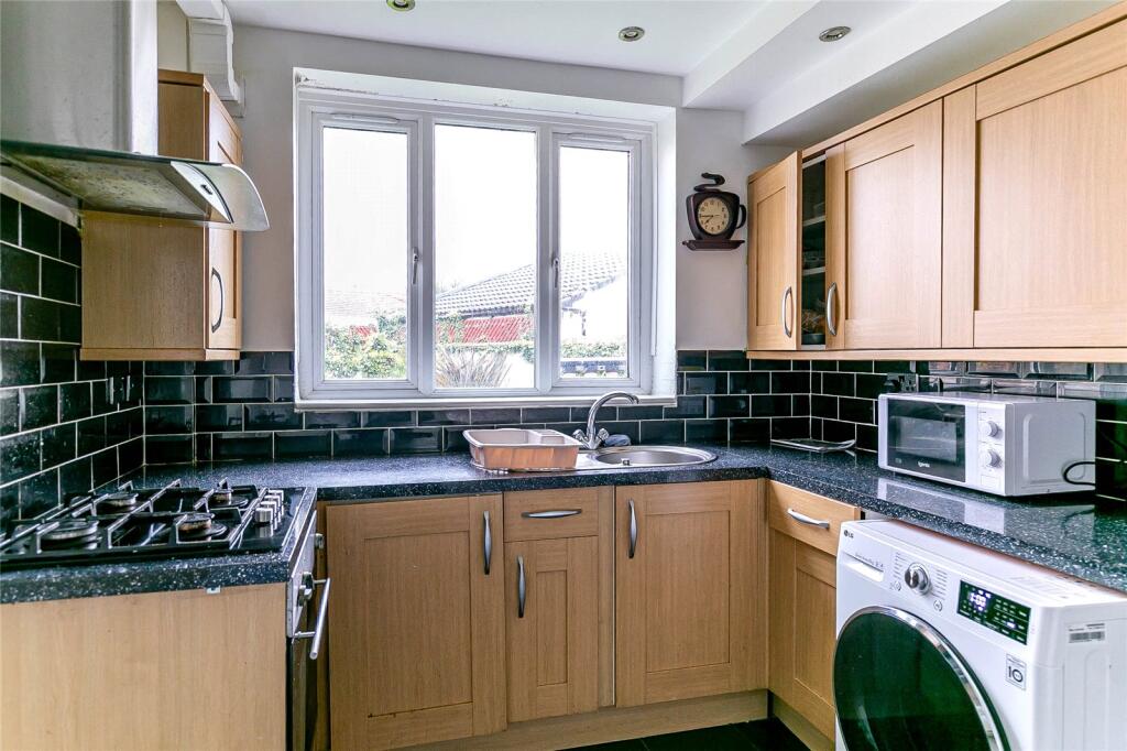 6 bedroom detached house for rent