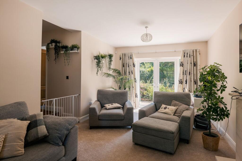 House in Crawley, Worth - View 5