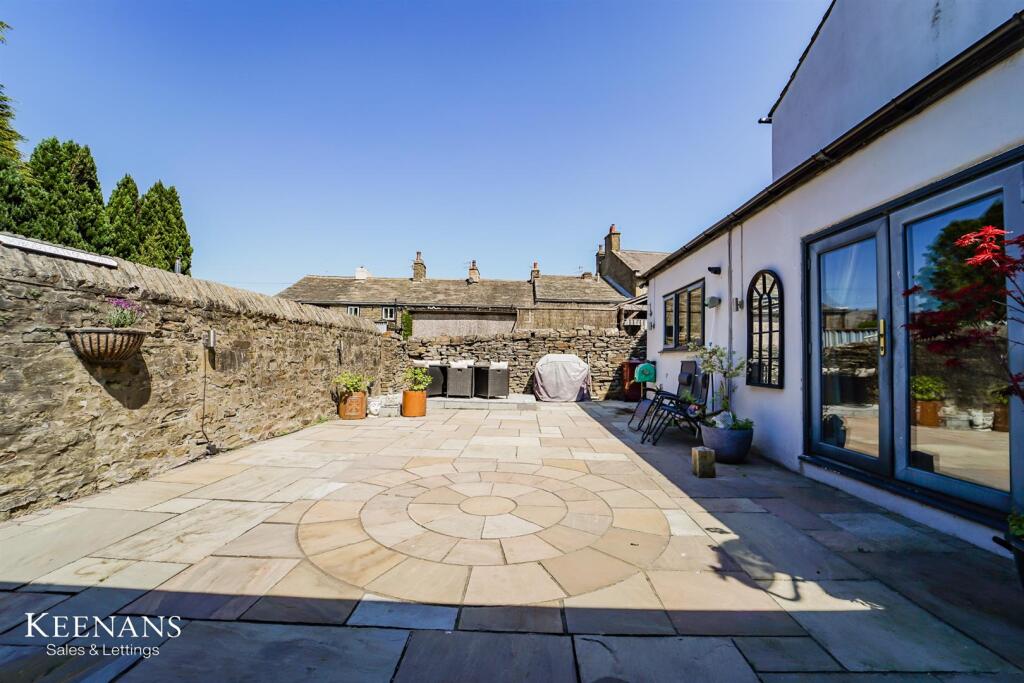Church Square, Worsthorne, Burnley