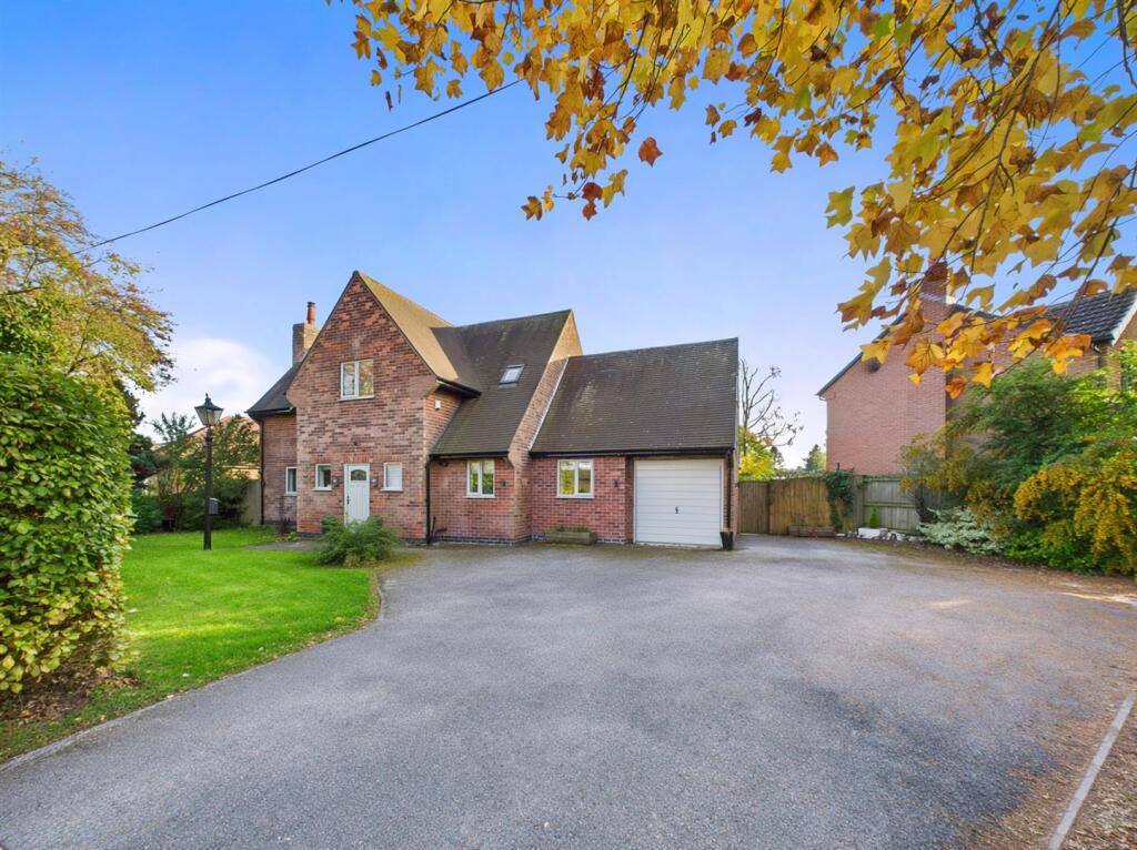 3-bed detached on Vernon Crescent, Ravenshead, Nottingham, £600,000