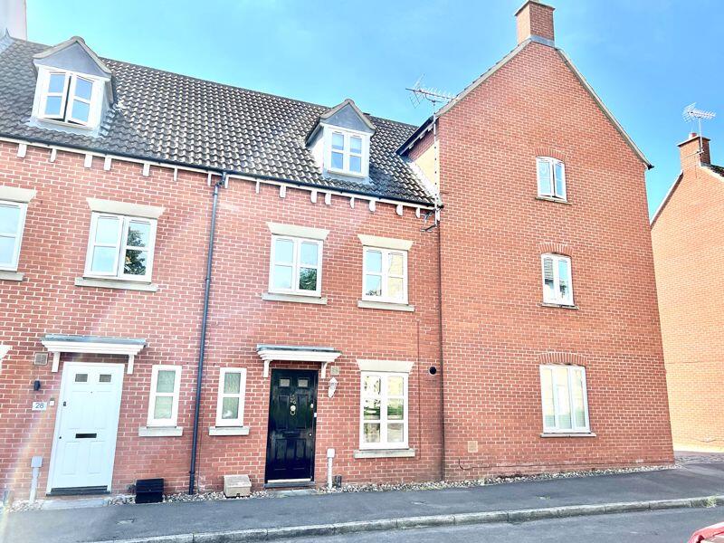 3-bed terraced on Zander Road, Calne, £270,000