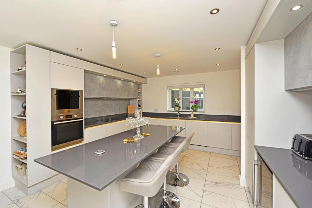 Additional image 3 of Kensington Way, Gomersal, Cleckheaton, West Yorkshire, BD19