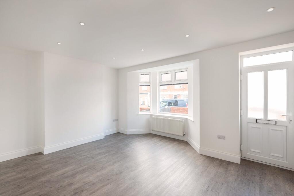 Apartment in York, Tang Hall - View 4