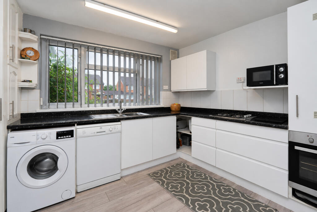House in Aylesbury, Buckinghamshire - View 3