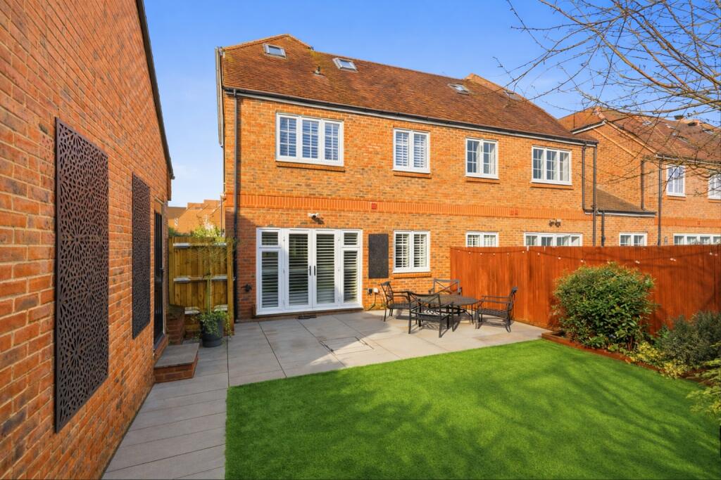 Mortimer Crescent, Kings Park, St. Albans, Hertfordshire, AL3 - View 3