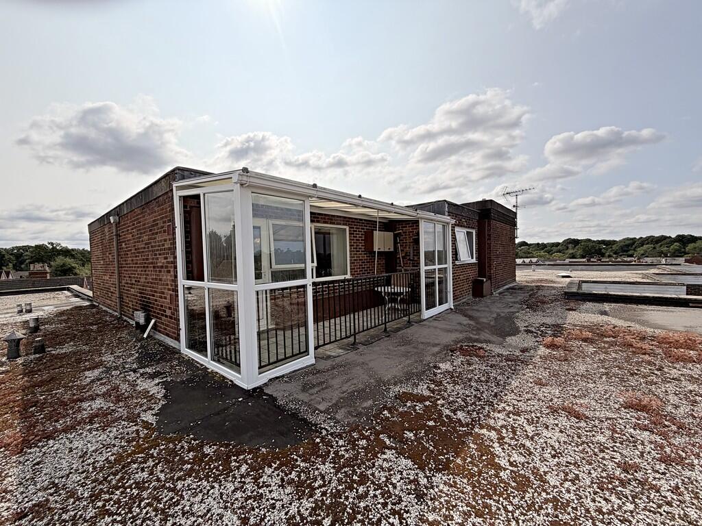 2-bed flat on Station Road, Billingshurst, £245,000