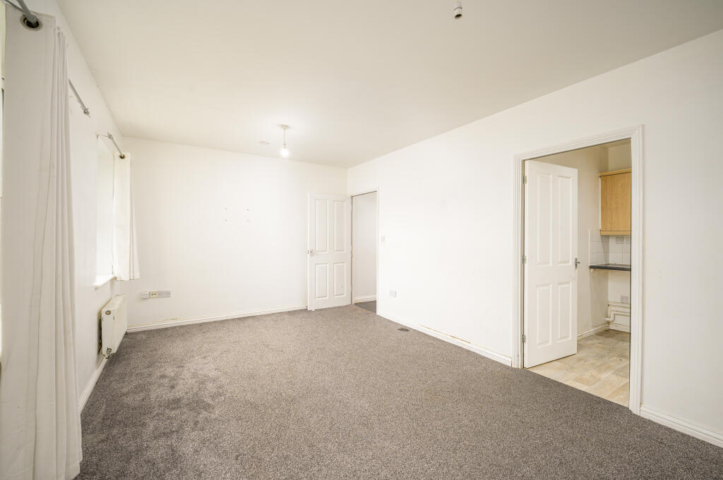 Apartment in Birmingham, Buckland End - View 4