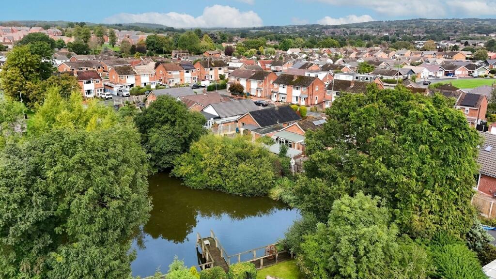 House in Stoke-on-Trent - View 4