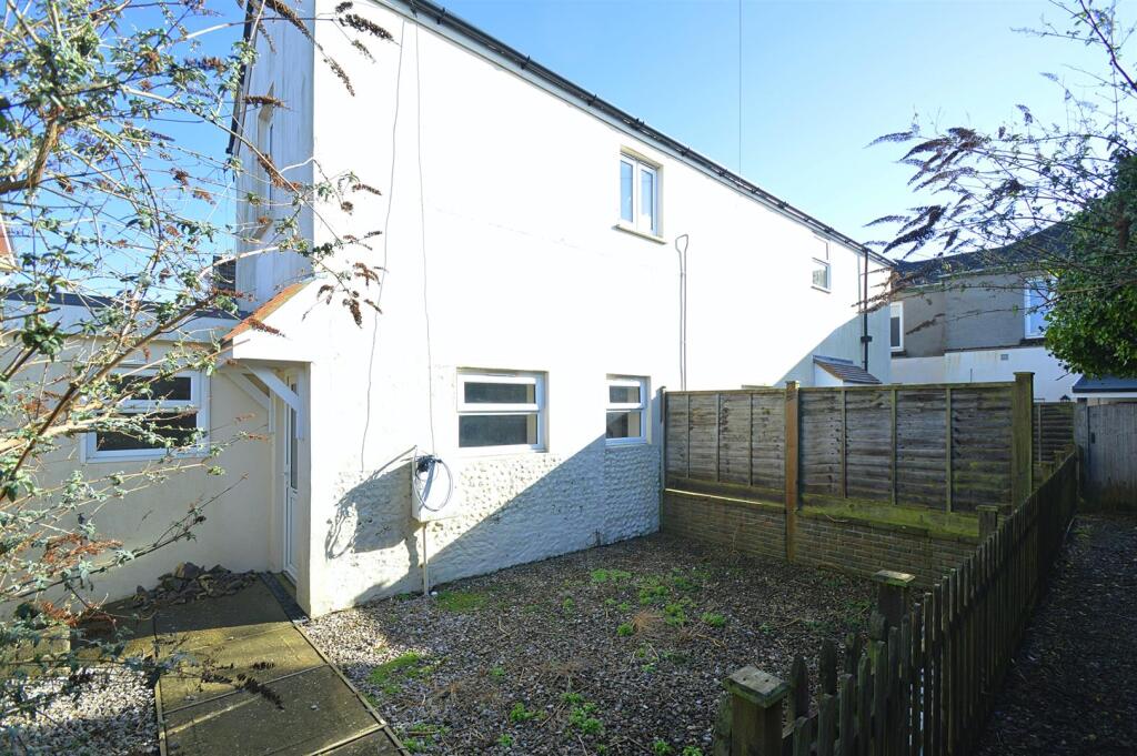 Main image of property: INVESTMENT OPPORTUNITY * SANDOWN