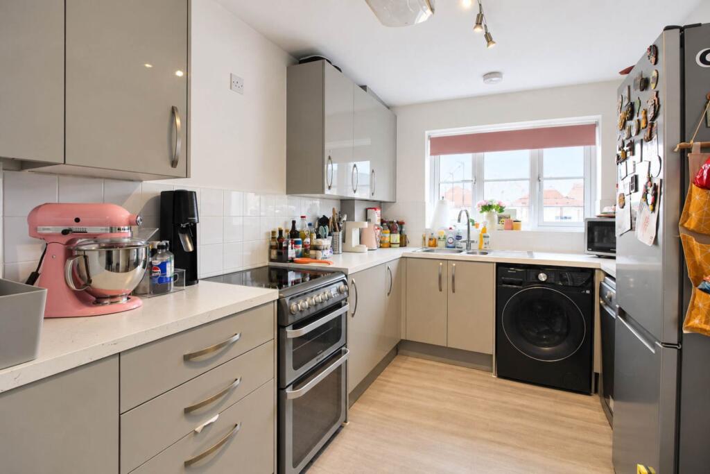 House in Stoke Mandeville, Buckinghamshire - View 3