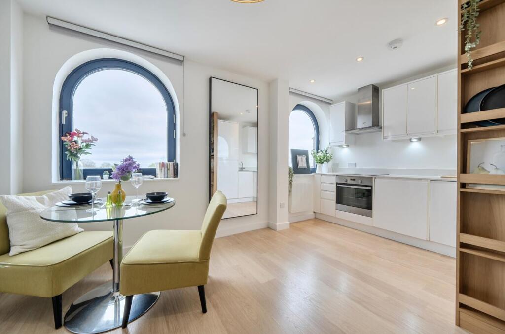 Apartment in London, Fallow Corner - More