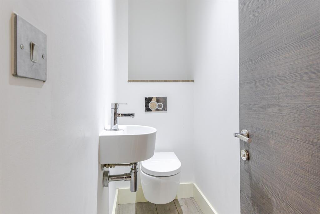 Apartment in Watford, North Watford - View 5